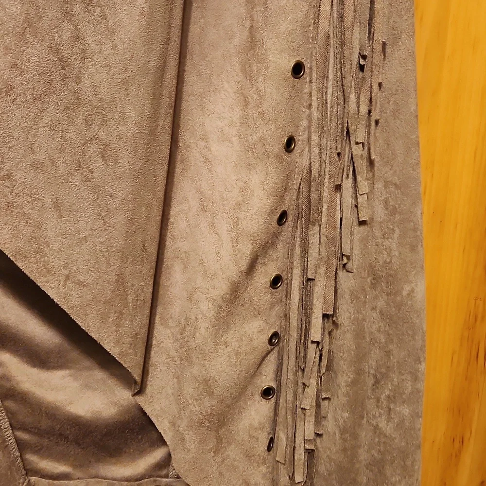 Vest - Picture 2 of 5